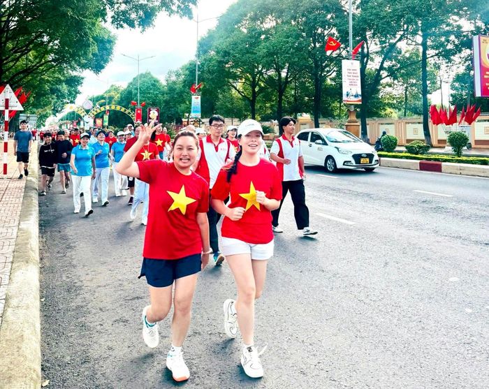 Đoàn viên, thanh niên tích cực tham gia, lan tỏa tinh thần rèn luyện thể chất và lối sống lành mạnh. Ảnh: Công Lý