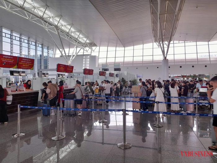 Hành khách cũng được khuyến nghị cần kiểm tra kỹ giấy tờ, hành lý và có mặt trước giờ bay 2 tiếng với chuyến nội địa, 3 tiếng với chuyến quốc tế.