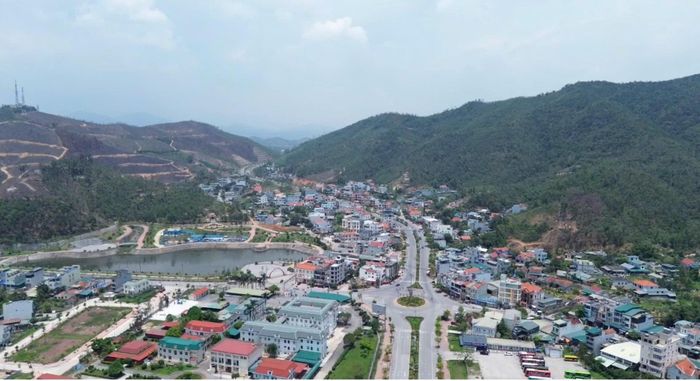 Liên quan đến việc tra cứu thông tin, Điều 7 Nghị định 326/2026 cho phép tổ chức, cá nhân khai thác dữ liệu công khai về định danh địa điểm và thông tin của chính mình trên ứng dụng định danh quốc gia (VNeID).
