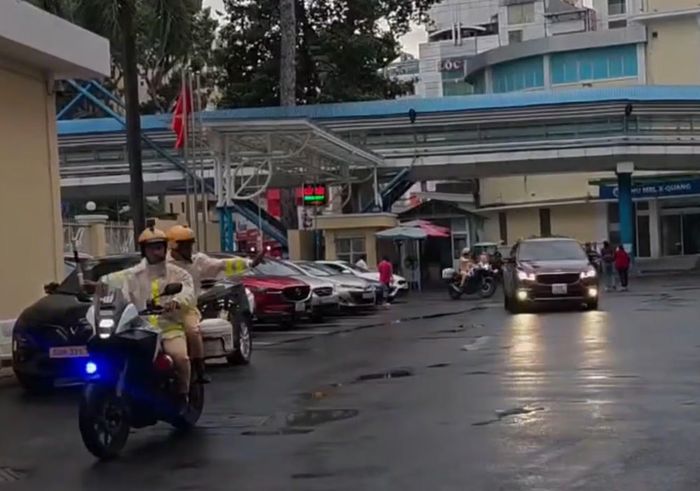 Vượt hơn 300km, sản phụ đã được lực lượng CSGT Công an tỉnh Lâm Đồng, Cục CSGT, CSGT tỉnh Đồng Nai và CSGT TP Hồ Chí Minh hỗ trợ, dẫn đường kịp thời.