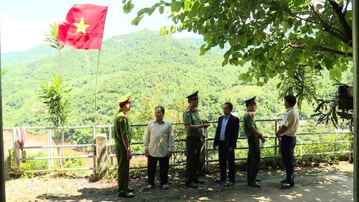 Ở vùng cao, đấu tranh với "tà đạo" là hành trình bền bỉ đến từng bản, gặp từng người, nói để dân hiểu, vận động để dân tin và quan trọng hơn là giúp người dân tự mình nhận diện những điều bất thường.