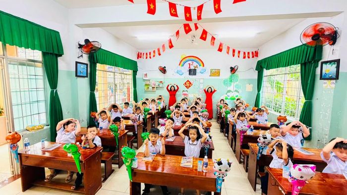 Thành phố tập trung xây dựng trường lớp nhằm đáp ứng nhu cầu học tập ngày càng tăng.