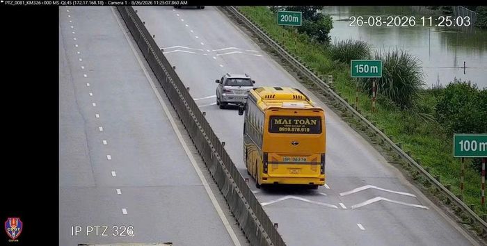 Việc bám quá sát xe phía trước làm giảm đáng kể thời gian và không gian xử lý của người lái.