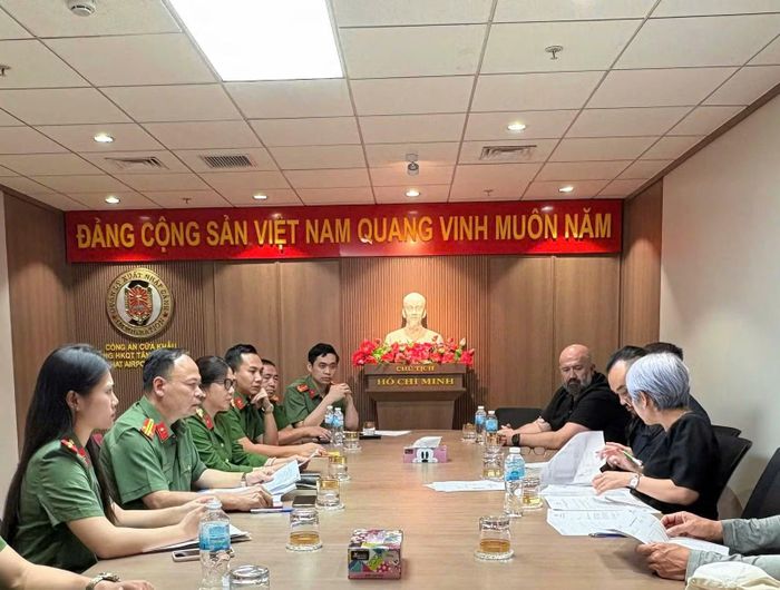 Đoàn công tác của Bộ Công an và các cơ quan có thẩm quyền của Australia tiến hành thực hiện các thủ tục chuyển giao phạm nhân Phạm Trung Dũng.