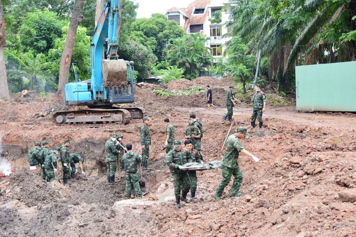 Trong ngày 31/8, lực lượng làm nhiệm vụ đã xử lý gần 500m³ đất, đồng thời tiếp tục mở rộng phạm vi tìm kiếm tại Khu B.