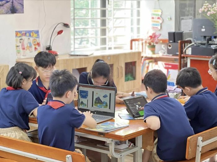Kỷ nguyên số mở ra nhiều cơ hội học tập, nhưng cũng tiềm ẩn không ít rủi ro đối với trẻ em trên không gian mạng.