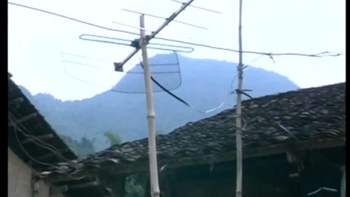 Để tiếng nói, hình ảnh đến với bà con vùng cao, trước đây phải qua những trạm tiếp sóng ở các huyện, xã, những mắt xích thầm lặng đưa chương trình đến với từng bản làng.