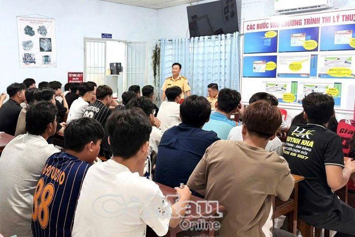 Phòng CSGT tổ chức kỳ sát hạch cấp GPLX trong ngày nghỉ Lễ 2/9.