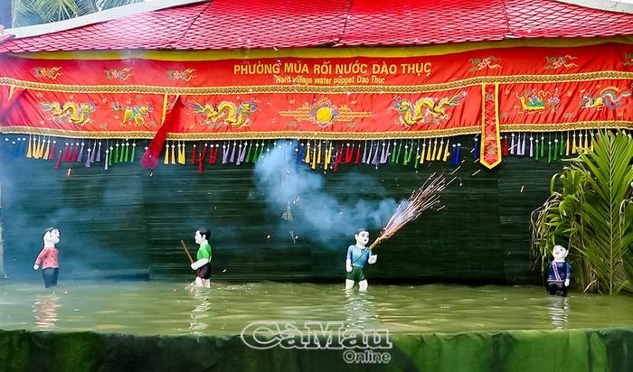 Hình ảnh làng quê Bắc Bộ được tái hiện qua loại hình múa rối nước.