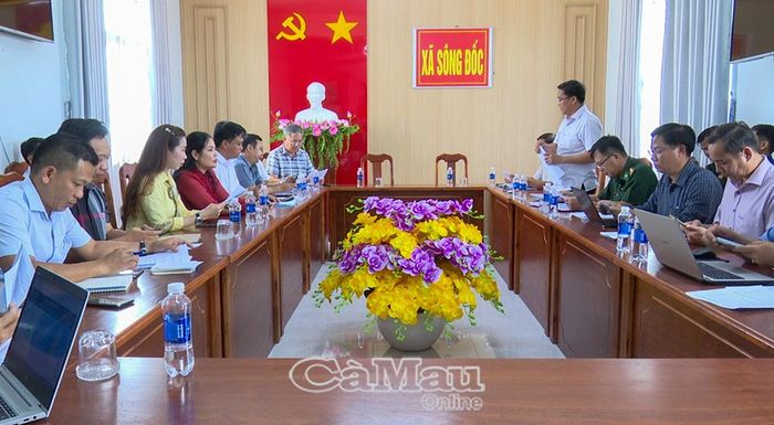 Đoàn kiểm tra tại buổi làm việc với xã Sông Đốc.