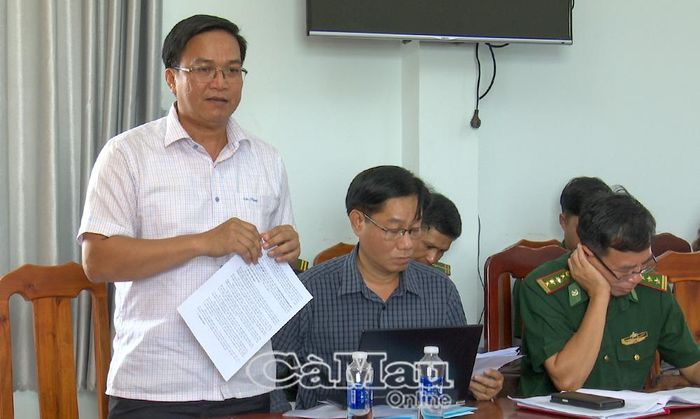 Ông Huỳnh Thạch Sum, Chi cục trưởng Chi cục Biển, Hải đảo và Kiểm ngư, đóng góp ý kiến về công tác phòng, chống IUU tại buổi làm việc.