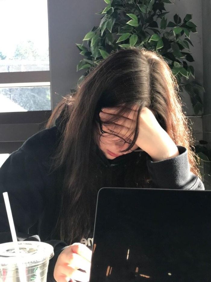 Căng thẳng quá mức (stress nặng hoặc mạn tính) gây ra suy nhược nghiêm trọng về cả thể chất, tinh thần lẫn hành vi do cơ thể liên tục tiết ra các hormone áp lực như cortisol và adrenaline.