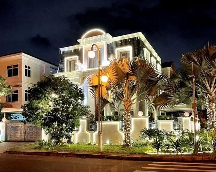 Toàn cảnh bên ngoài căn biệt thự của vợ chồng Bảo Thy.
