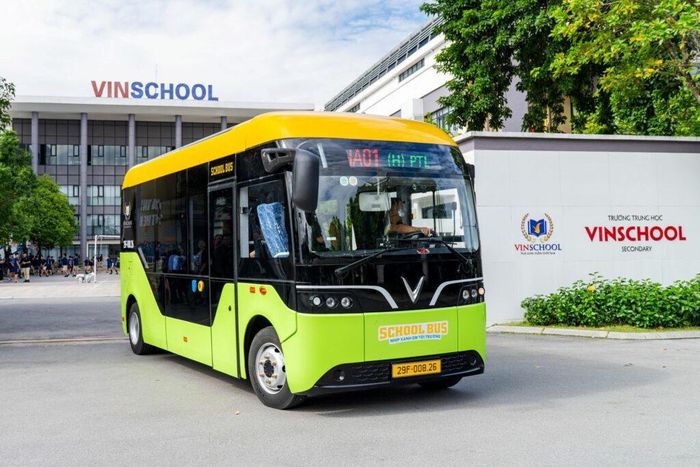 Dịch vụ School Bus vận hành bằng xe điện EB 6 phiên bản xe chuyên chở học sinh. Ảnh: Vinbus.vn