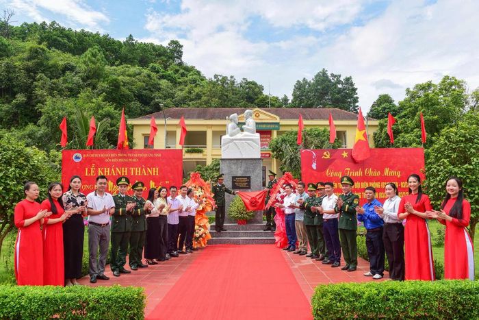 Tượng đài “Bác Hồ với chiến sĩ Biên phòng” không chỉ là một công trình kiến trúc mà còn mang giá trị biểu tượng.
