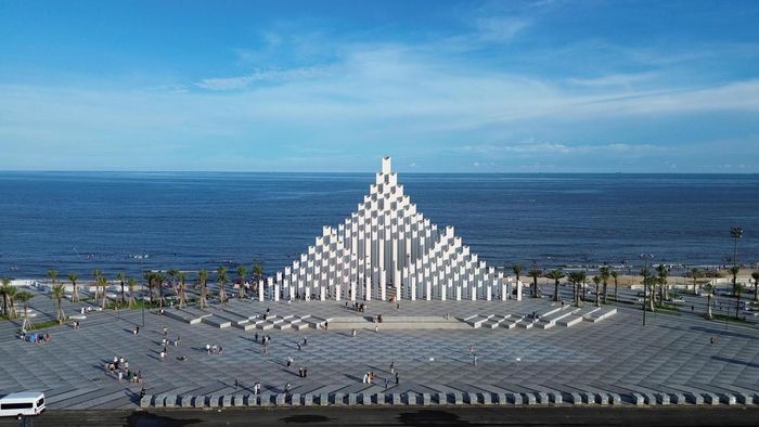 Quảng trường Tháp Tam Thắng bên Bãi Sau, phường Vũng Tàu. Đây là một trong ba điểm bắn pháo hoa tầm cao kết hợp tầm thấp tối 2/9.