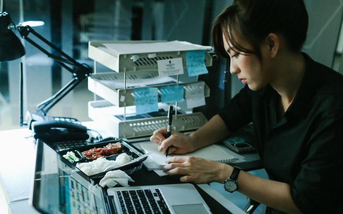 Việc thiếu cân bằng giữa công việc và đời sống riêng dễ dẫn đến tình trạng "burnout"