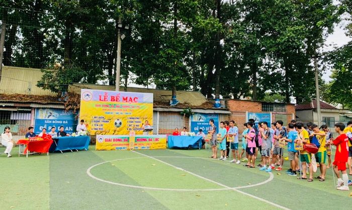 Các đội bóng tham gia giải đấu