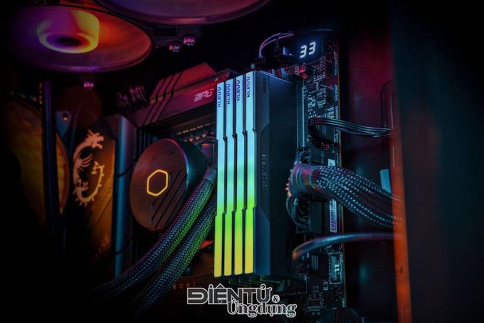 URBANE V RGB và KLEVV CRAS V RGB đã chính thức lên kệ thông qua các đại lý ủy quyền trên toàn cầu