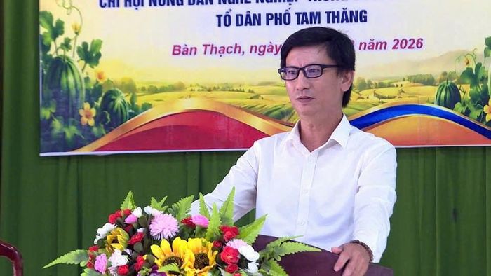Ông Lê Ngọc Dương, Phó Bí thư Thường trực Đảng ủy phường Bàn Thạch, phát biểu định hướng phát triển mô hình trồng dưa hấu không hạt theo hướng sản xuất hữu cơ.