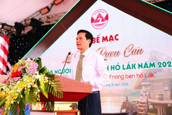 Ông Nguyễn Anh Tú, Phó Bí thư Đảng ủy, Chủ tịch UBND xã Liên Sơn Lắk, Trưởng Ban Tổ chức Lễ hội, phát biểu tại lễ bế mạc.