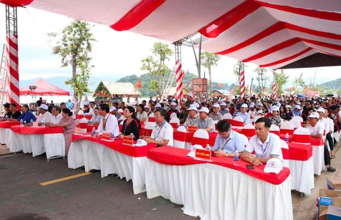  Các đại biểu tham dự lễ bế mạc Lễ hội.