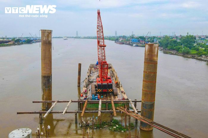 Công trình gồm 3 nhịp chính bằng dầm hộp và 10 nhịp dẫn bằng dầm Super T, cầu rộng 12m, quy mô 2 làn xe cơ giới.