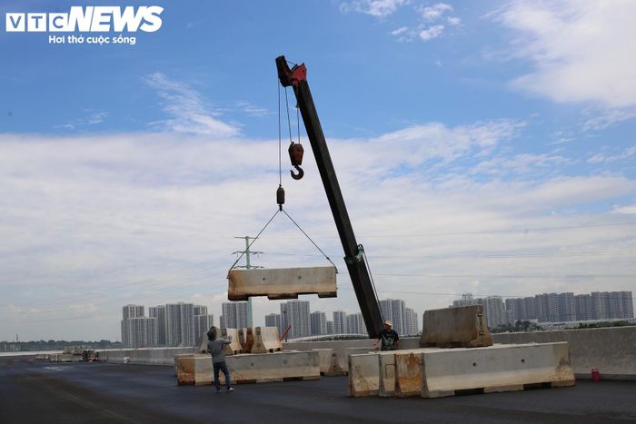 Theo kế hoạch mới nhất, đến ngày 30/9, dự án phấn đấu hoàn thành khoảng 38,6 km tuyến chính cao tốc. Đến ngày 30/12, toàn bộ khoảng 70,4 km tuyến chính cùng khoảng 75 km đường song hành, đường gom dự kiến hoàn thành.