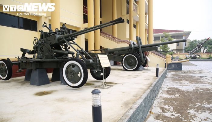 Một cán bộ Bảo tàng Quân khu 3 cho biết, trung bình hàng năm có khoảng 16 - 17 nghìn lượt người đến tham quan, tìm hiểu, học tập tại Bảo tàng. Không chỉ lưu trữ, bảo tồn những tư liệu quý, phục vụ hàng ngàn lượt khách đến tham quan, Bảo tàng Quân khu 3 còn là một kho tư liệu vô giá, góp phần quan trọng giáo dục truyền thống yêu nước, truyền thống cách mạng cho thế hệ trẻ, cho các tầng lớp Nhân dân trong Quân khu và Nhân dân TP Hải Phòng.