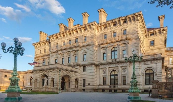 Gia đình Vanderbilt thuê kiến trúc sư Richard Morris Hunt thiết kế ngôi nhà theo phong cách Phục Hưng. (Ảnh: BI)