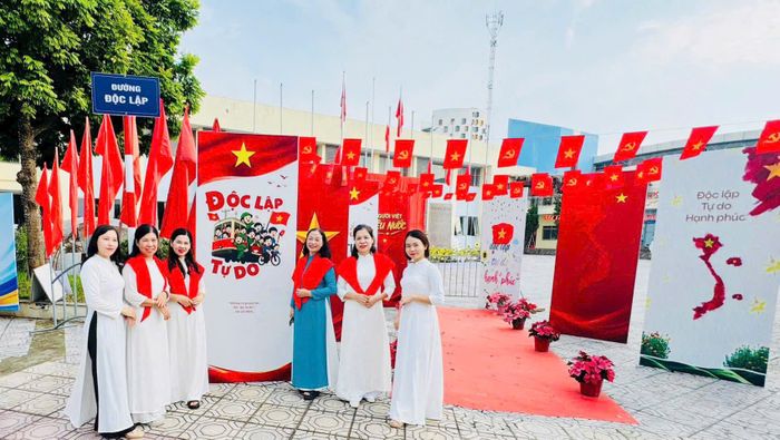 Đường Độc lập là điểm được nhiều du khách chọn để check-in, lưu lại những bức hình đẹp. Ảnh: PV