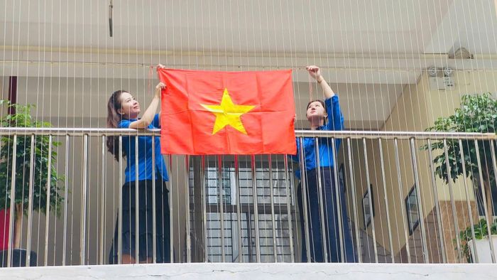 Đoàn Trường Tiểu học Phúc Tân trang hoàng chào mừng Quốc khánh 2-9. Ảnh: TTHH
