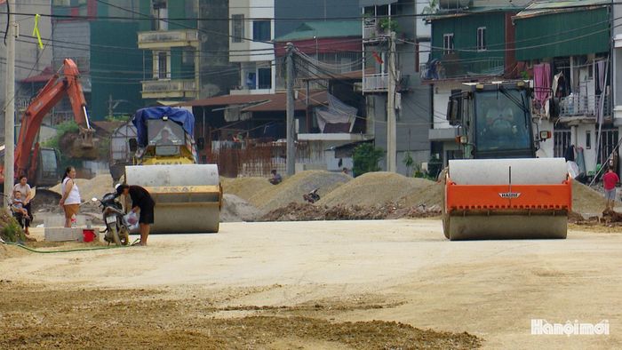 Để đảm bảo tiến độ cán bộ, kỹ sư, công nhân bám công trường trong dịp nghỉ lễ Quốc khánh. Ảnh: Lại Tấn