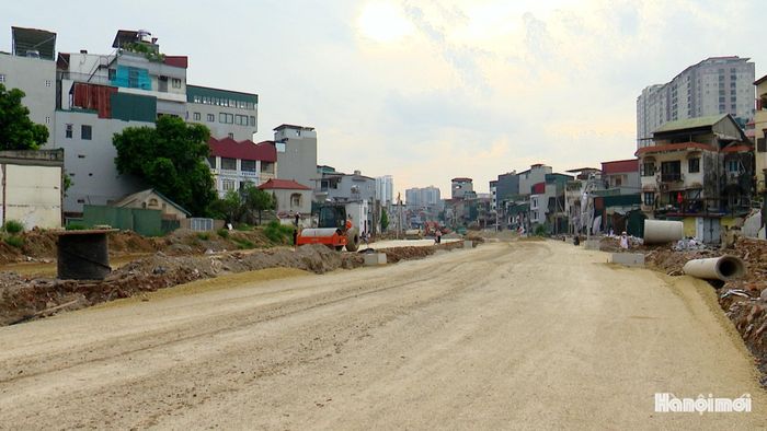 Lưu lượng phương tiện giao thông trong dịp nghỉ lễ giảm là điều kiện tốt để việc thi công hạn chế ảnh hưởng đến việc đi lại của người dân. Ảnh: Lại Tấn