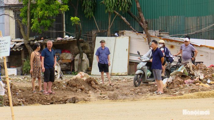 Người dân hoan nghênh, ủng hộ Nhà nước và thành phố mở rộng Vành đai 2,5 để cảnh quan khang trang, đi lại thuận tiện. Ảnh: Lại Tấn