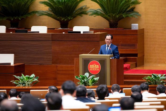 Bộ trưởng Bộ Nông nghiệp và Môi trường Trịnh Việt Hùng phát biểu. Ảnh: media.quochoi.vn