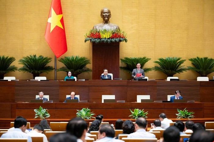 Các đại biểu Quốc hội thảo luận về việc sửa đổi Luật Đất đai năm 2024. Ảnh: Quochoi.vn