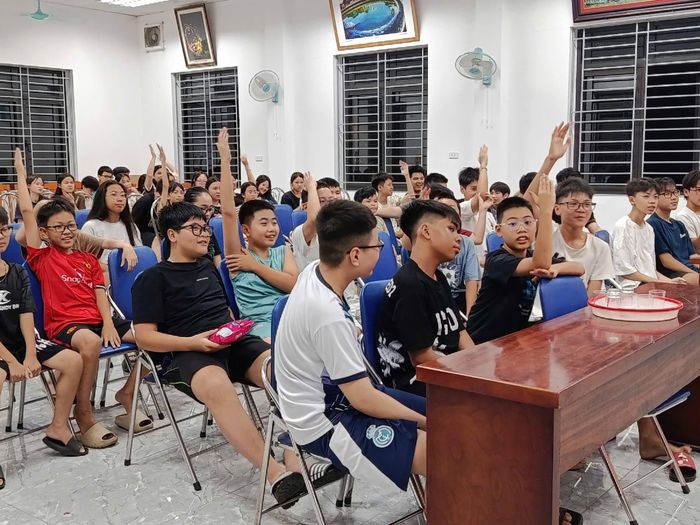 Buổi sinh hoạt chuyên đề ý nghĩa của Chi đoàn thôn Đoài Khê. Ảnh: CĐĐK