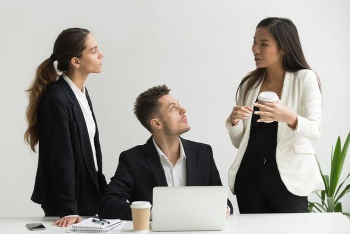 Khi vô tình kể lại, Xử Nữ dễ đưa quá nhiều thông tin khiến người nghe nhanh chóng đoán ra nhân vật hoặc sự việc liên quan. Ảnh minh họa