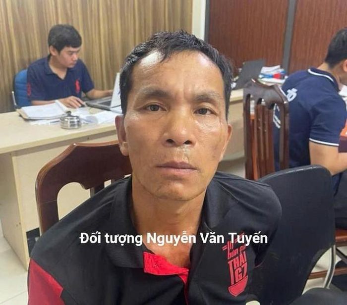 Đối tượng Nguyễn Văn Tuyến tại cơ quan công an. Ảnh: CAHN