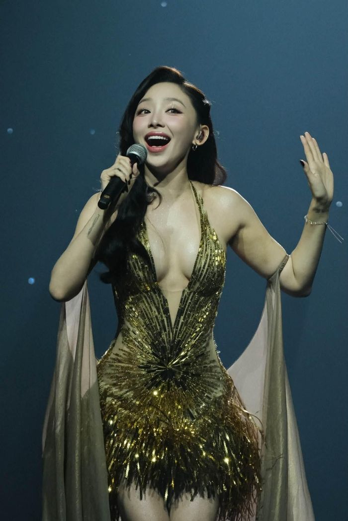 Dễ dàng nhận ra hình ảnh nữ ca sĩ luôn quyến rũ, lộng lẫy dù ở đời thường hay trên sân khấu biểu diễn.