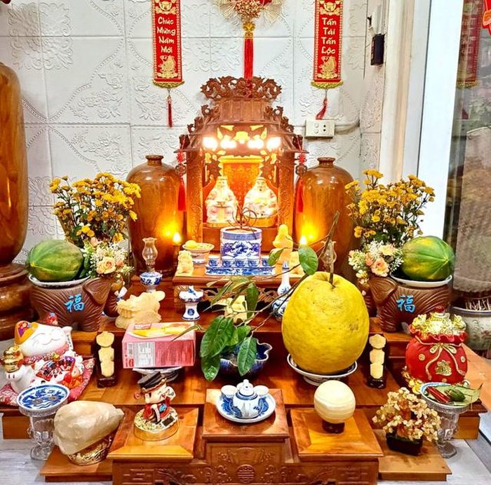 Thông thường, trước khi lập bàn thờ để thờ Thần tài, gia chủ thường quan tâm tới vị trí bày bàn thờ hợp hướng, hợp phong thủy hay thủ tục cần làm khi lập ban thờ Thần tài hoặc cách cúng, bài cúng và các vật dụng cần có. Và một trong vật phẩm đó không thể thiếu đó là bát Tụ Bảo.
