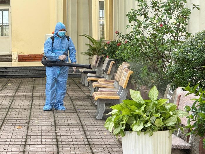 CDC Hà Nội cho biết, trước kỳ nghỉ lễ Quốc khánh 2/9, CDC Hà Nội thành lập, phân công các đội cơ động phòng, chống dịch trực 24/24h, sẵn sàng ứng phó với các tình huống bất thường; đồng thời tiếp tục giám sát những ổ dịch đang hoạt động tại một số xã, phường.