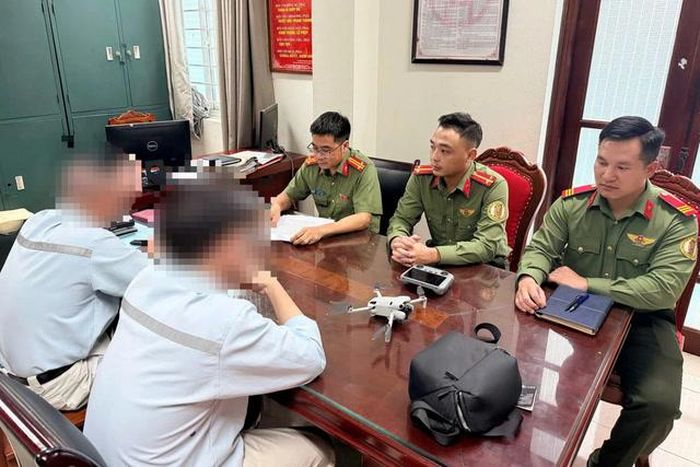 Ngày 31/8, Công an Cửa khẩu Cảng hàng không quốc tế Nội Bài cho biết vừa phát hiện, xử lý một trường hợp điều khiển flycam trái quy định trong khu vực cấm bay gần sân bay.