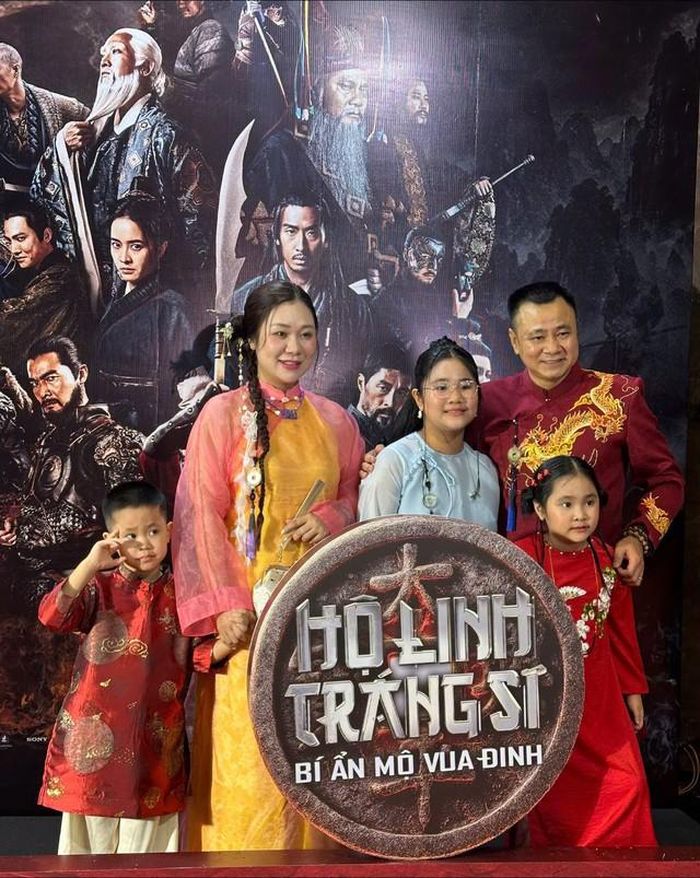 Vợ con ủng hộ NSND Tự Long trong dự án điện ảnh "nặng ký" này.