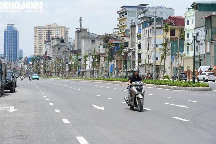 Để đáp ứng mốc thông xe kỹ thuật ngày 2/9, đơn vị thi công tăng cường nhân lực, tổ chức làm việc theo 3 ca từ 6h-11h, 13h-18h và 20h-2h hôm sau.