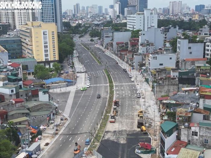 Các đoạn còn lại từ Láng Hạ đến Nguyễn Chí Thanh, từ Nguyễn Chí Thanh đến Bệnh viện Phụ sản Hà Nội, các phương tiện có thể lưu thông phía trái tuyến. Còn phía phải tuyến, công tác thi công đang được triển khai hoàn thiện.