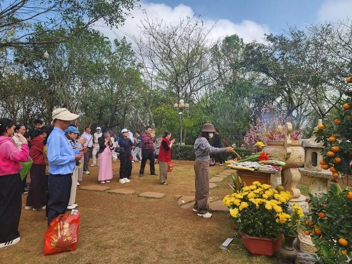 Huyệt đạo thiêng trên đỉnh núi Nưa - được xem là 1 trong những huyệt đạo thiêng nhất nước. Ảnh: Ngọc Hưng.