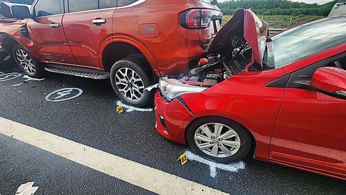 Không giữ khoảng cách an toàn là một trong những nguyên nhân làm gia tăng nguy cơ xảy ra tai nạn giao thông, đặc biệt trên các tuyến đường cao tốc. (Ảnh Cục CSGT)