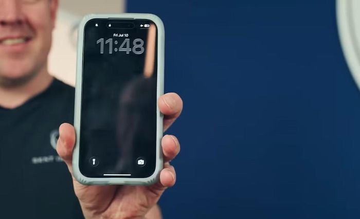 Chiếc ốp lưng góp công lớn trong việc bảo vệ iPhone lành lặn từ độ cao hơn 30.000 mét.
